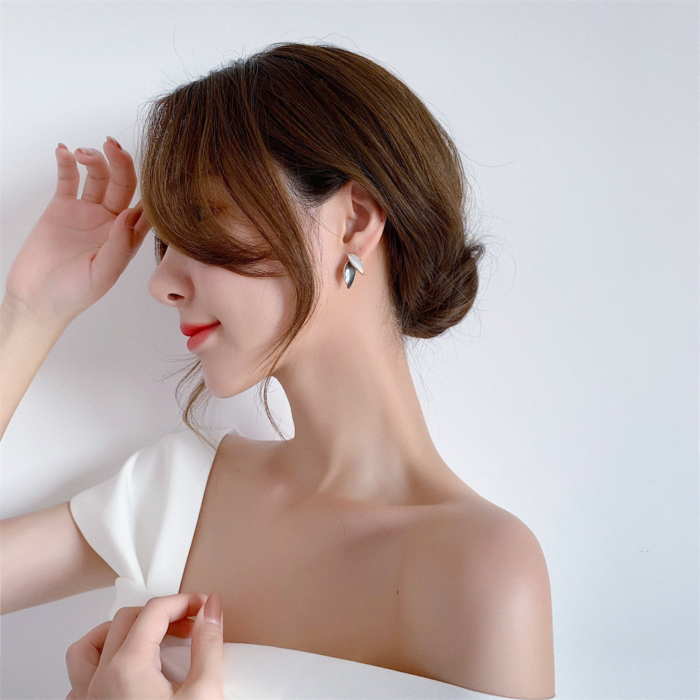 Dongdaemun Small Leaf Sterling Silver Needle Painting Oil Stud Earrings