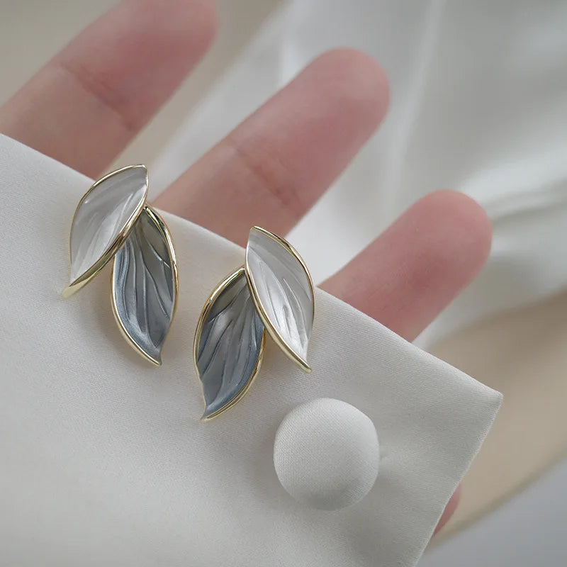 New Korean Arrival Metal Trendy Fresh Lovely Sweet Grey Leaf Stud Earrings for Women 2024 Fashion Jewelry Gifts