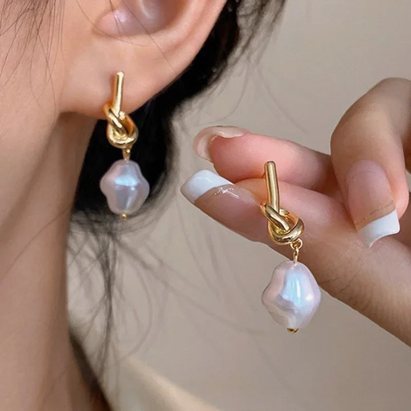 2023 New French Elegant Gold Color Bean Spliced Flat Pearl Earrings for Korean Fashion Jewelry Party Women's Sweet Accessories