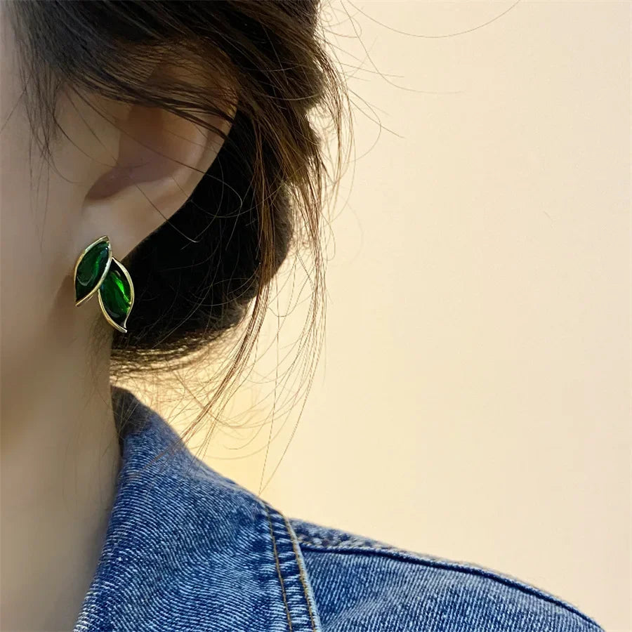 Exquisite Green Color Maillard Leaf Stud Earrings Women Korean Design Enamel Brincos Jewelry Birthday Friend Christmas Gift